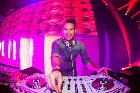 DJ Tom 